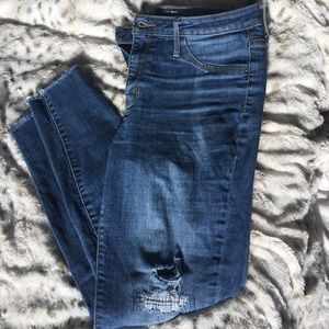 Light wash high waisted denim skinny jeans🌊🌊